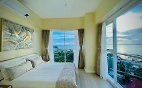 La Mirada Deluxe Suites With Oceanview