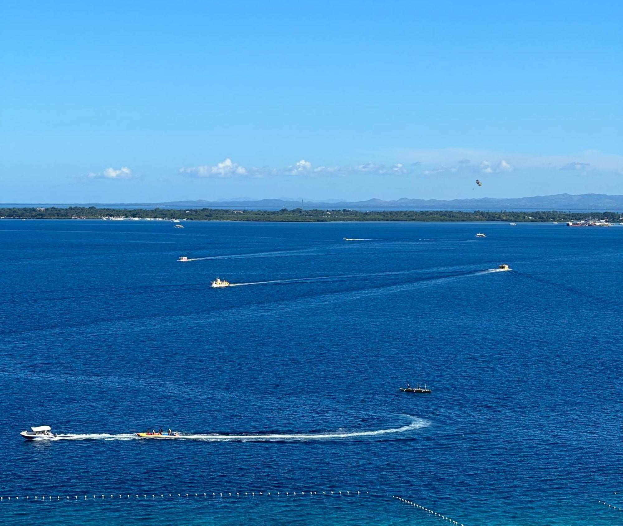 La Mirada Deluxe Suites With Oceanview Lapu-Lapu City Exterior photo